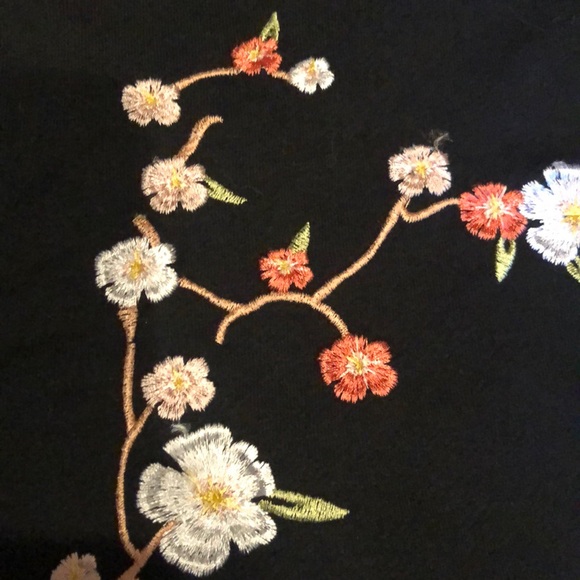 Embroidered sweatshirt - Picture 2 of 2